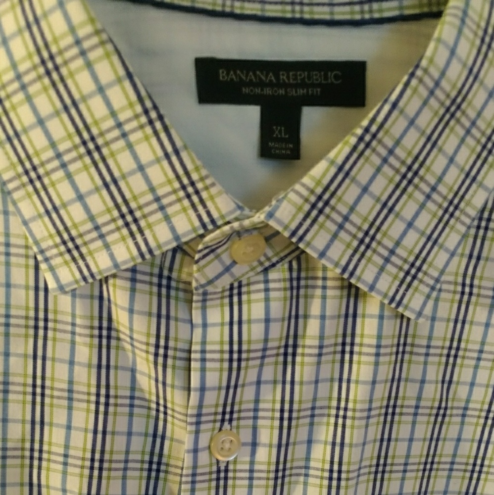 Banana Republic sport shirt. Size XL.